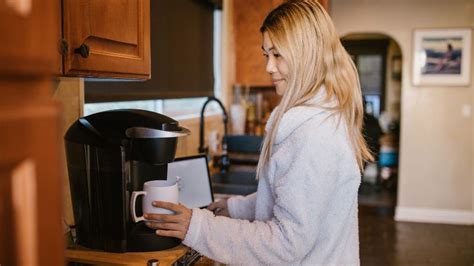 why is my bunn coffee maker leaking water from the bottom|Bunn NHBX Leaking from Bottom